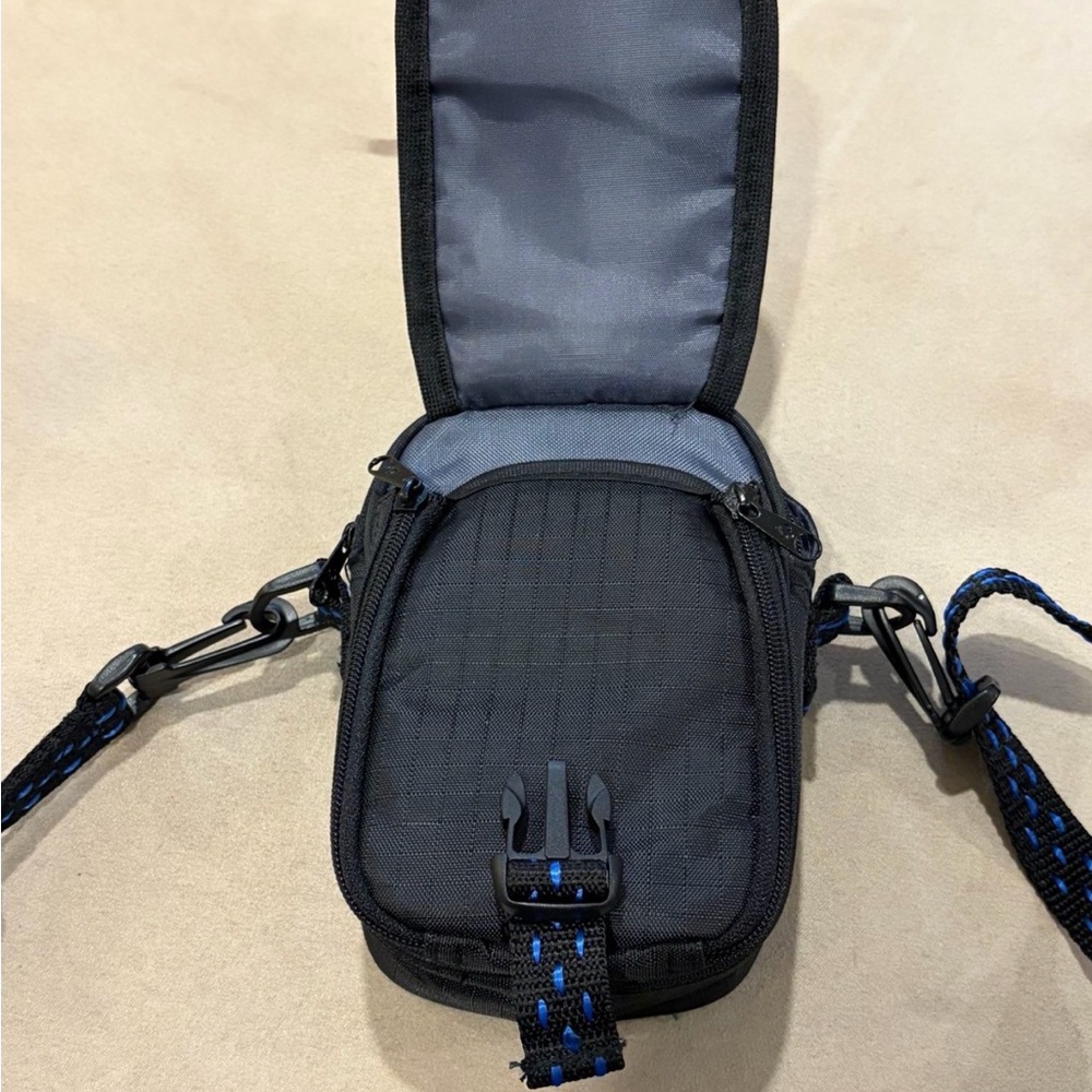 Samsonite Camera Case With Strap - Picture 4 of 6